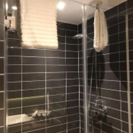 Hotel Ginn And Lounge