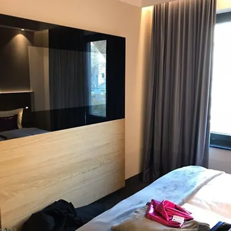 Hotel Ginn And Lounge