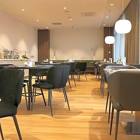 Ginn And Lounge Hotel 4*