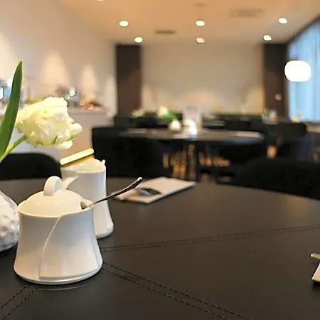 Ginn And Lounge Hotel 4*